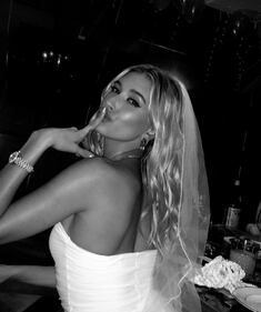 Hailey Baldwin festeggia l'addio al nubilato a Los Angeles 2