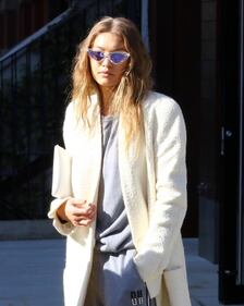 Gigi Hadid nuda sul cavallo 38
