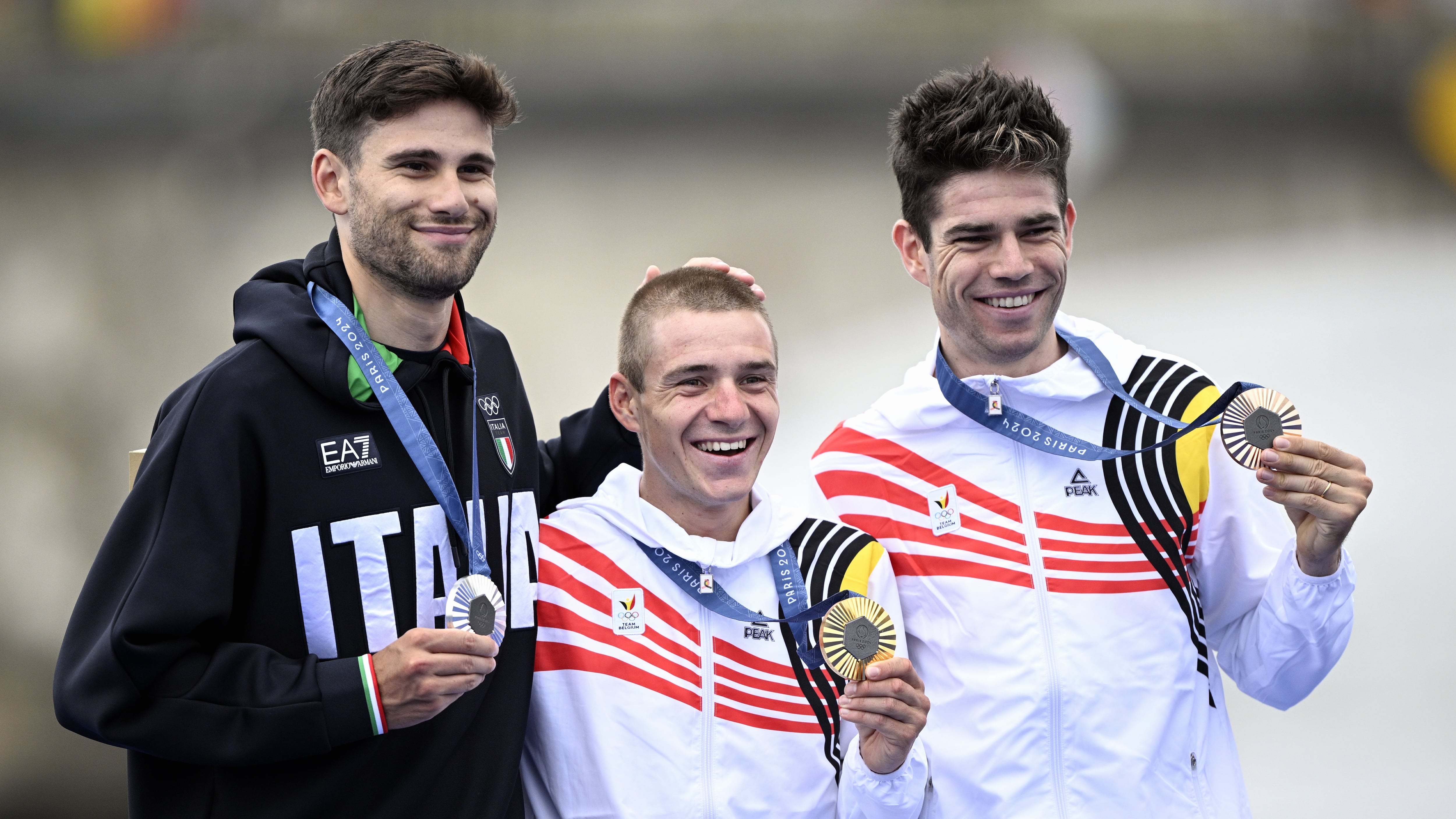 Mucche, appartamenti e denaro. Ecco quanto guadagnano gli atleti olimpici sul podio