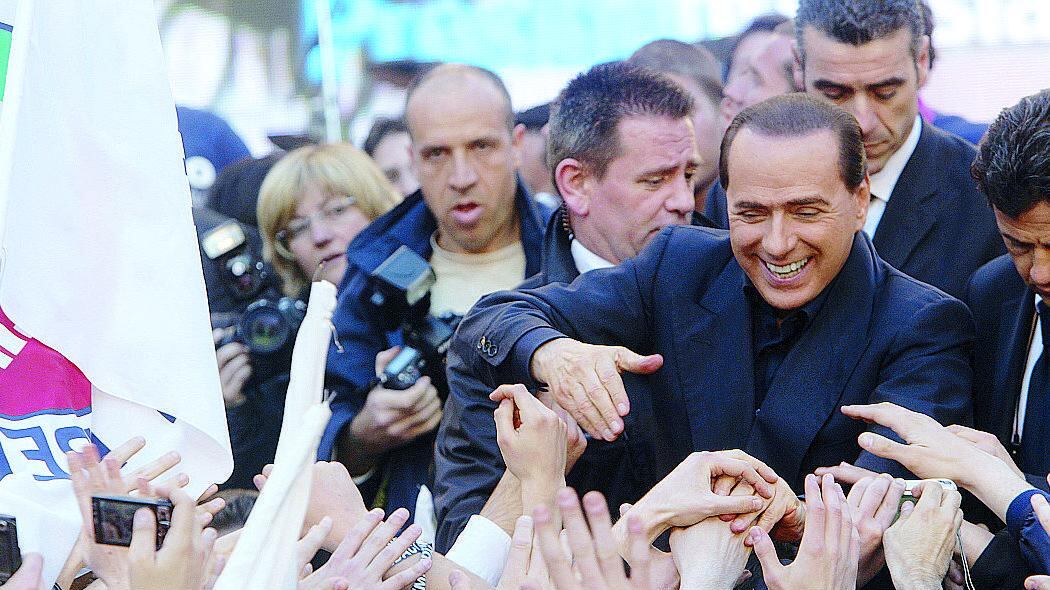 Ecco la strategia di Berlusconi: col Prof per ostacolare Bersani