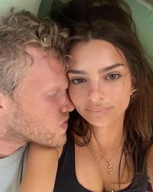 Emily Ratajkowski, scollatura hot su Instagram 9