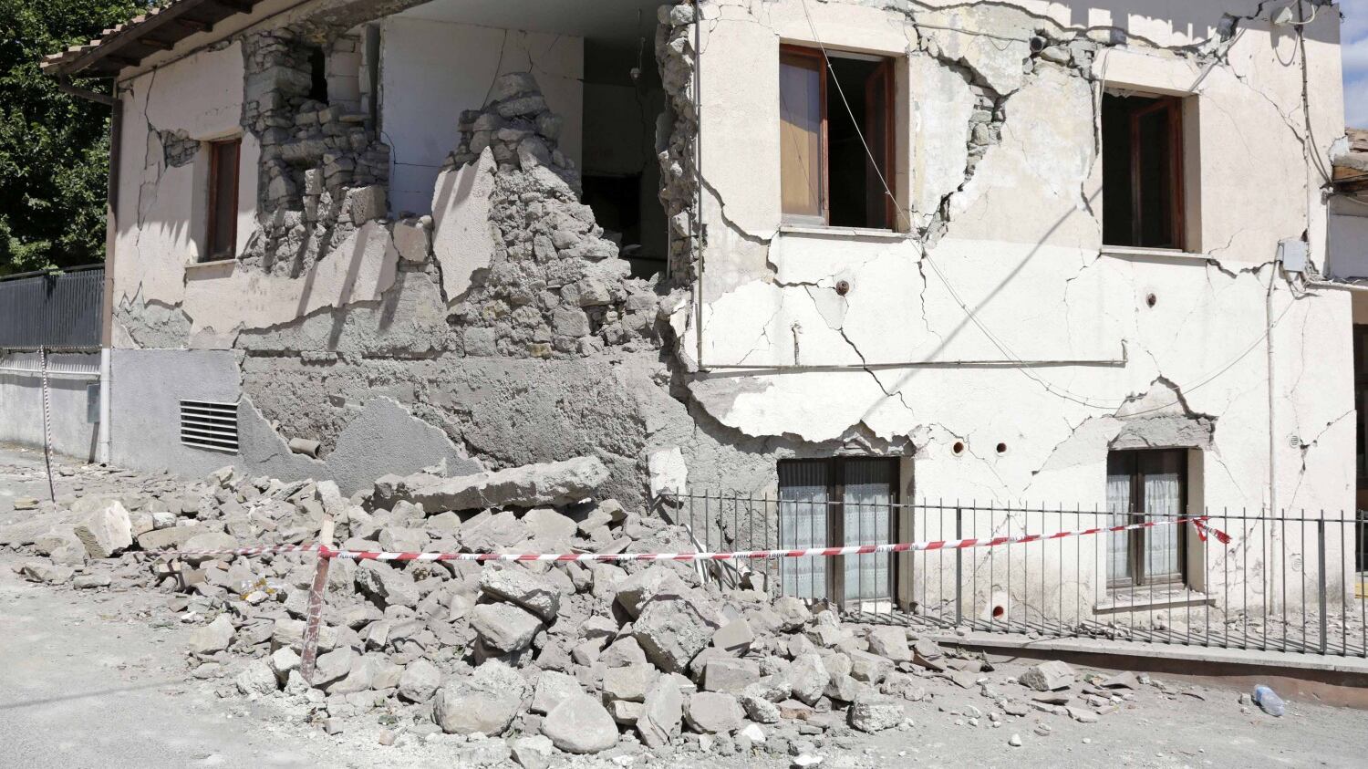 Terremoto, parlamento Ue chiede scorporo spese di ricostruzione dal deficit italiano