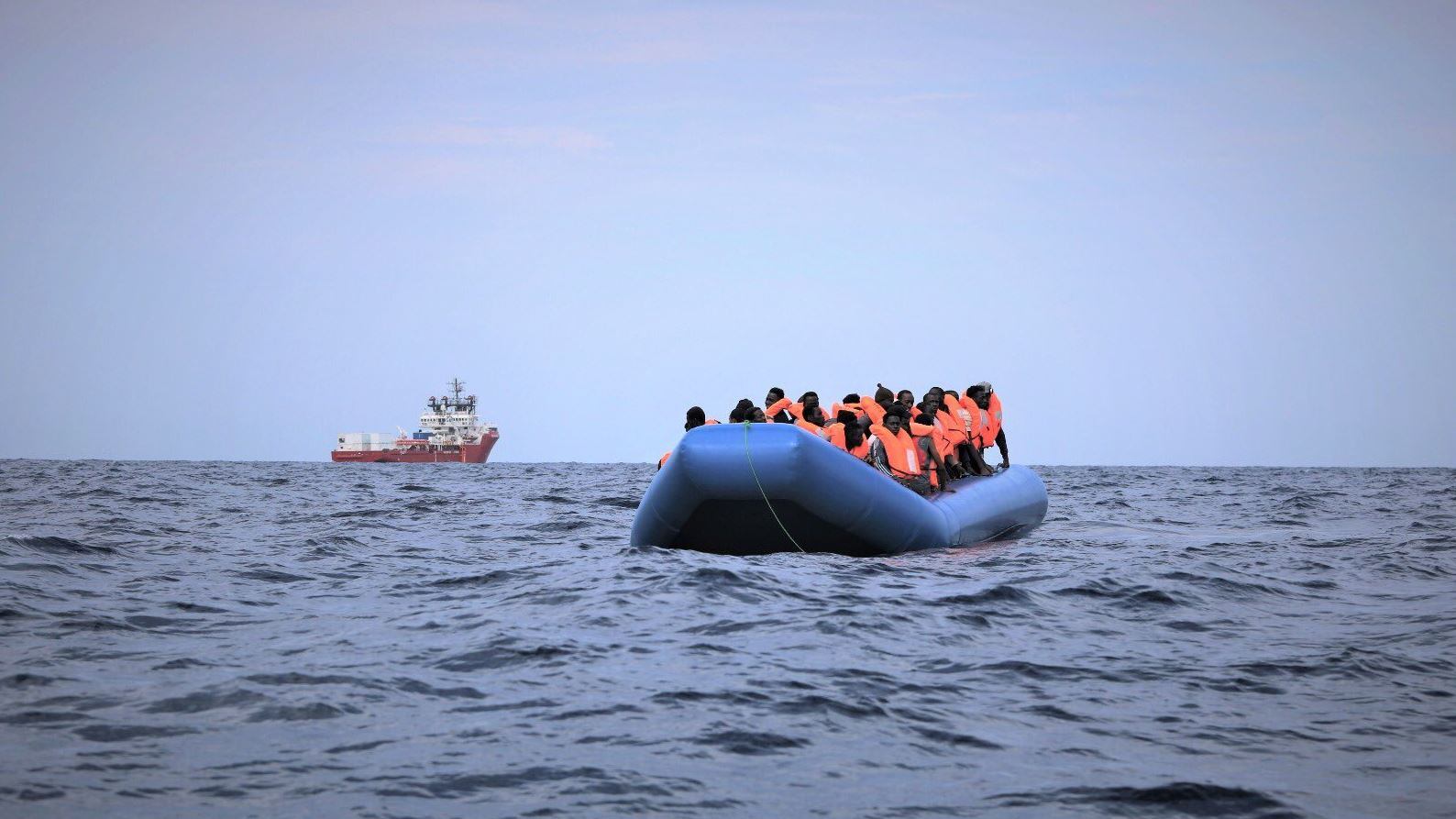 La Ocean Viking a Lampedusa: l'Italia si fa carico di 24 immigrati