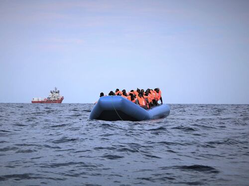 La Ocean Viking a Lampedusa: l'Italia si fa carico di 24 immigrati