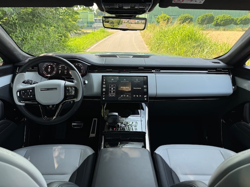 Range Rover Sport SV: guarda le foto 16