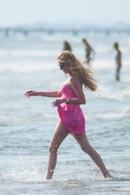 Le vip italiane più sexy in spiaggia: foto 12