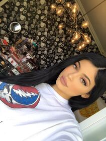 Kylie Jenner, scollatura hot alla serata taco 5