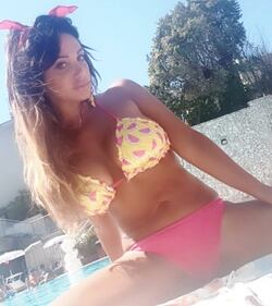 Marika Fruscio sensuale in auto 14