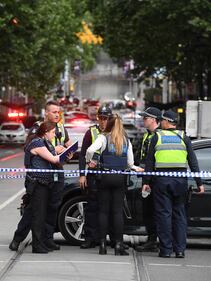 Terrore a Melbourne: fa esplodere l'auto e accoltella i passanti 7