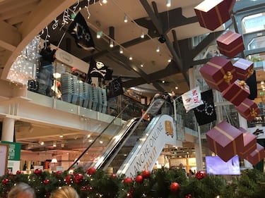 Le immagini del sit-in nel negozio Eataly di Milano 3