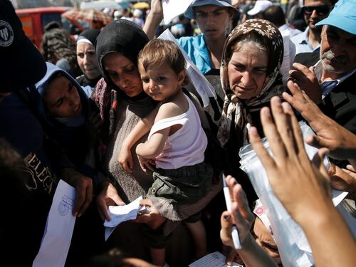 Un altro schiaffo agli italiani: bonus bebè pure ai migranti