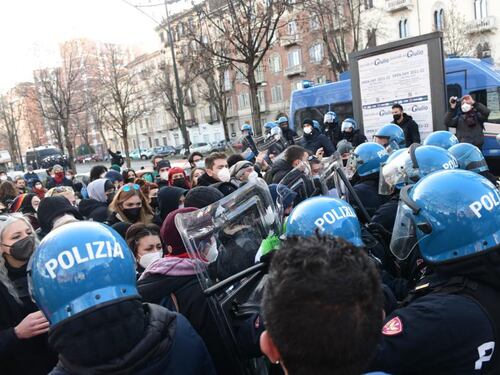 Ora spuntano i "No Esselunga": l'ultima follia della sinistra