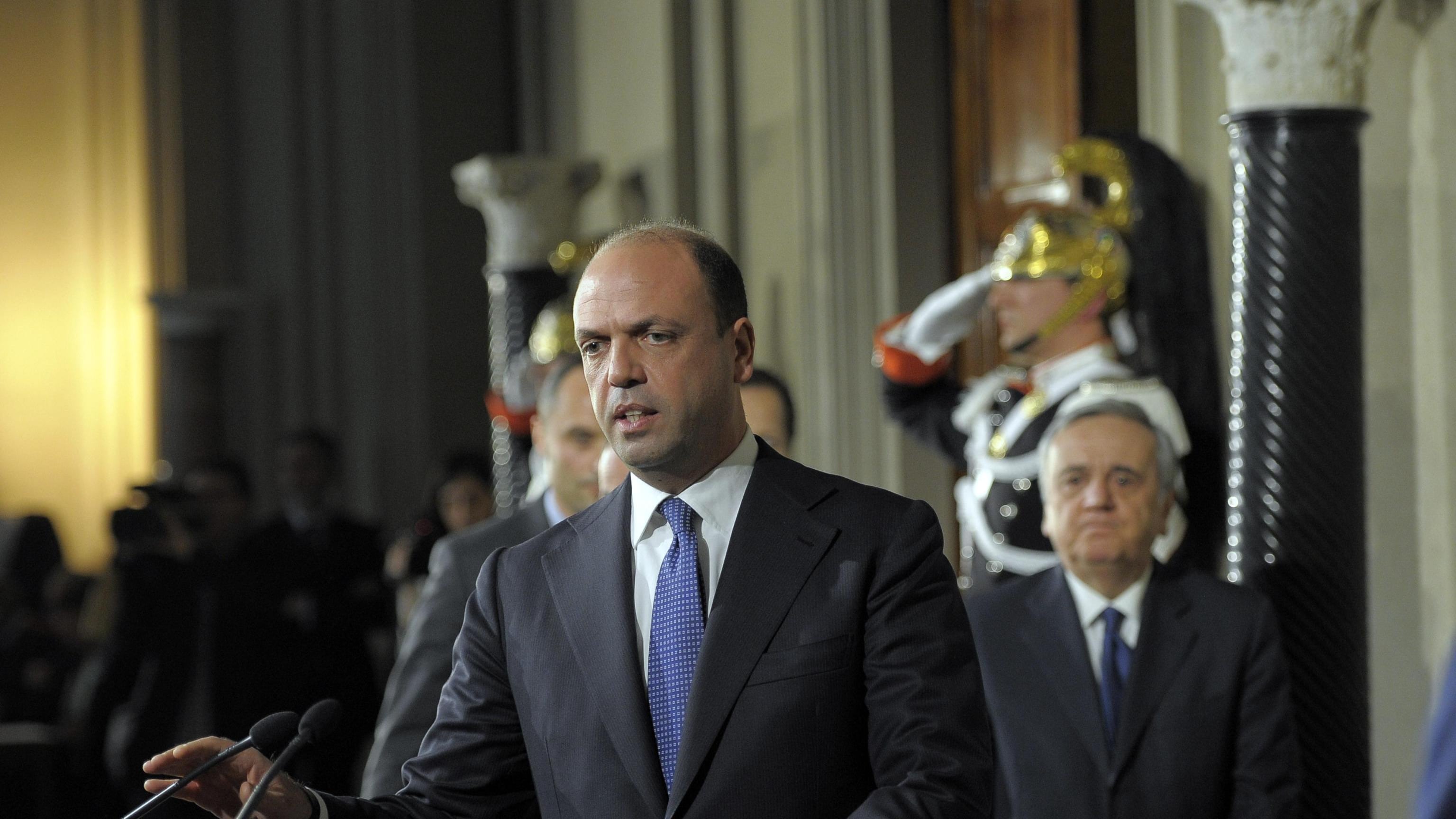 Alfano in crisi di nervi