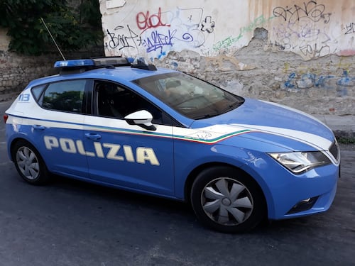 Palermo, semina il panico rapinando in una notte quattro persone