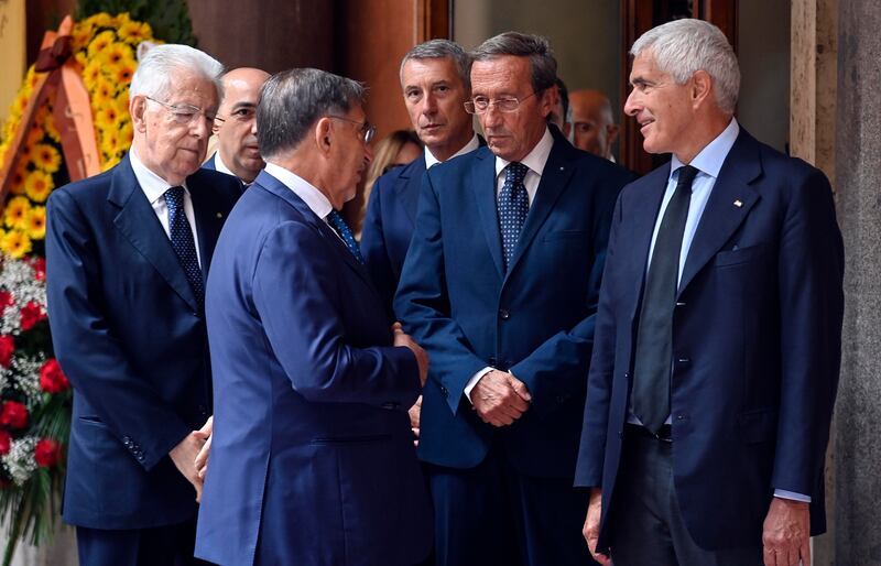 Napolitano, le immagini della camera ardente: il picchetto d'onore, le corone di fiori, l'arrivo dei politici 10