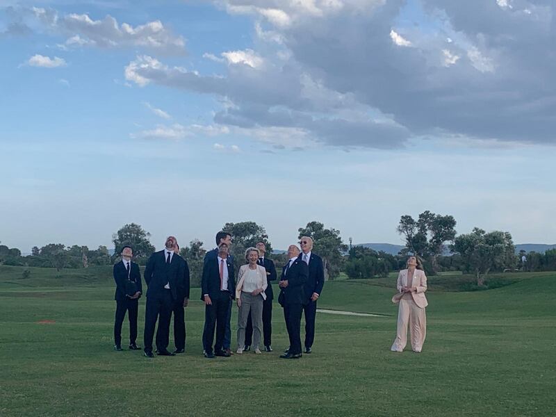 G7, i leader riuniti per la foto di gruppo 7