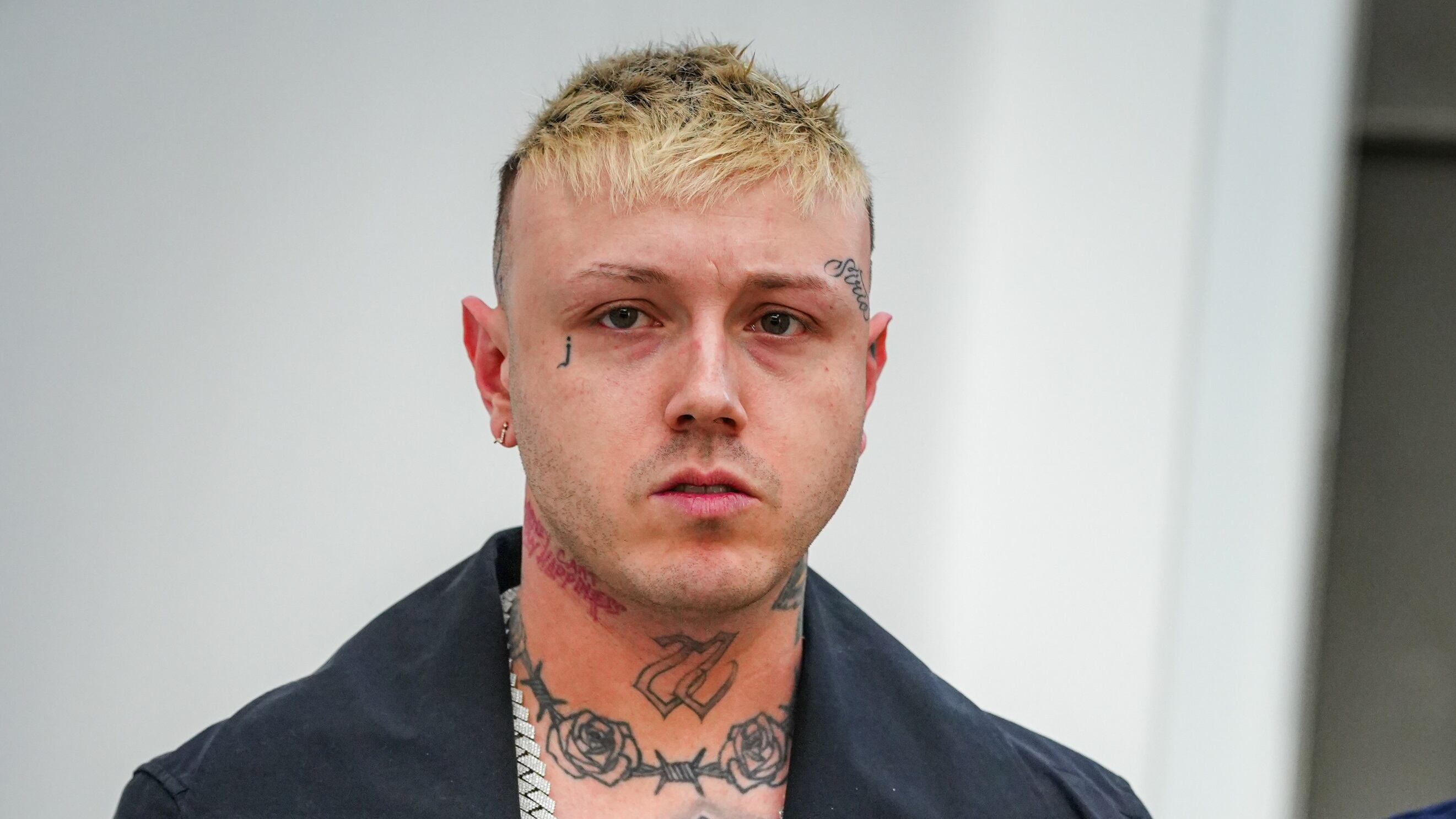 Riparte Lazza, uno dei pochi rapper con il passaporto per il futuro