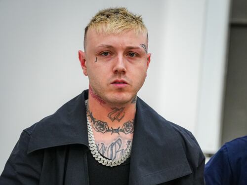 Riparte Lazza, uno dei pochi rapper con il passaporto per il futuro