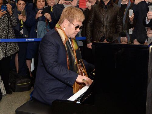 Sanremo, il ritorno di Elton John dopo il forfait del 1995