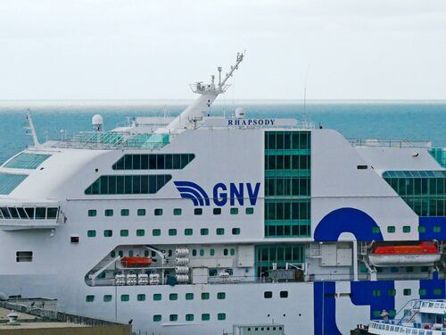 Nave bloccata a Phuket. A Napoli c'è quarantena per la "Goulette" in porto