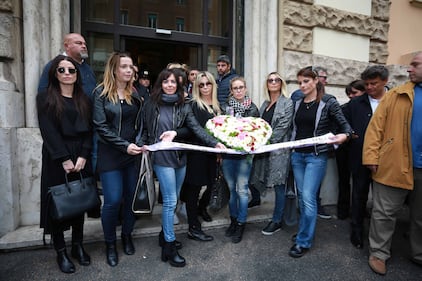 L'ultimo saluto a Gianni Boncompagni: la camera ardente è aperta al pubblico 1