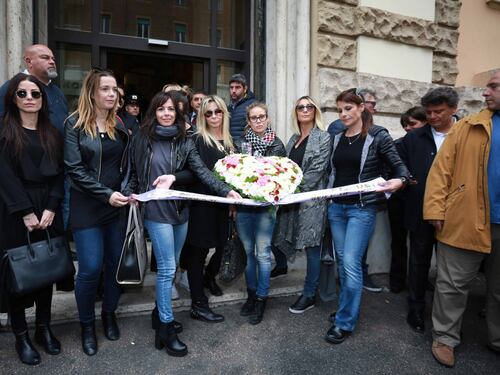 L'ultimo saluto a Gianni Boncompagni: la camera ardente è aperta al pubblico