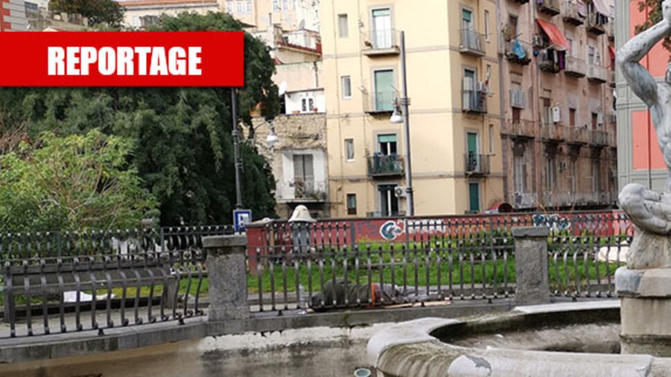 Napoli, a piazza Cavour tra rifiuti e accampamenti