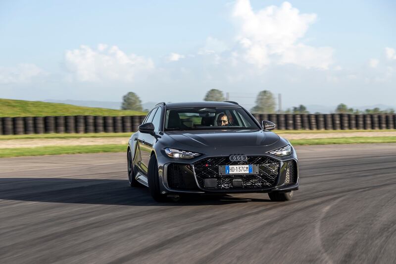 Audi RS5 Avant: le foto della prova su strada 18