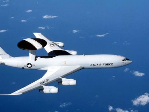 NATO, un E-3A Sentry sorveglia i cieli della Polonia