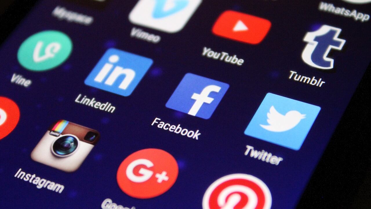 Francia, il Fisco potrà usare i social network per scovare gli evasori