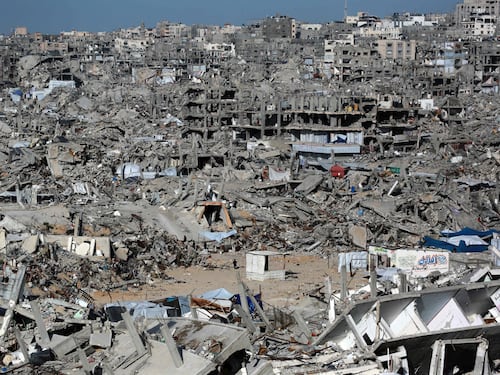 Cisgiordania blindata dopo l’attentato: Netanyahu mantiene la chiusura totale, nuovi raid dei coloni