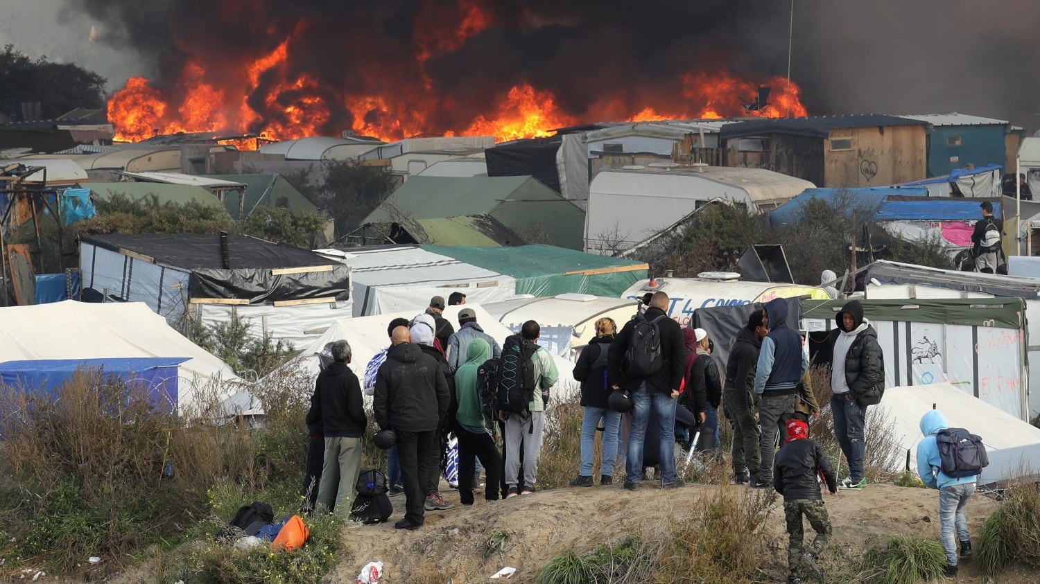 Migranti, le Goro di Francia respingono i profughi di Calais