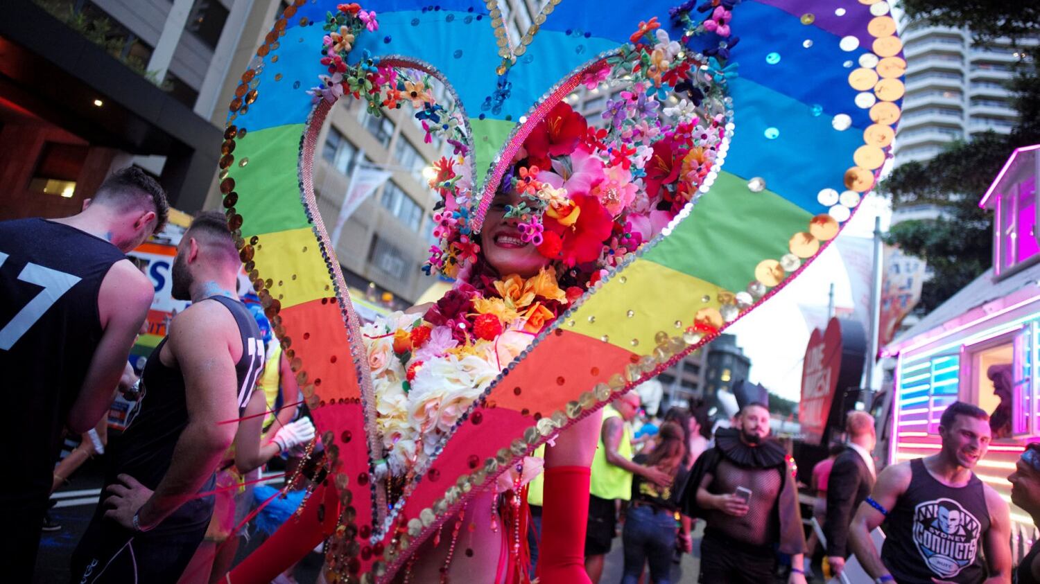 Lo studio ridicolo: "Più gli uomini bevono alcol e più diventano un po' gay"