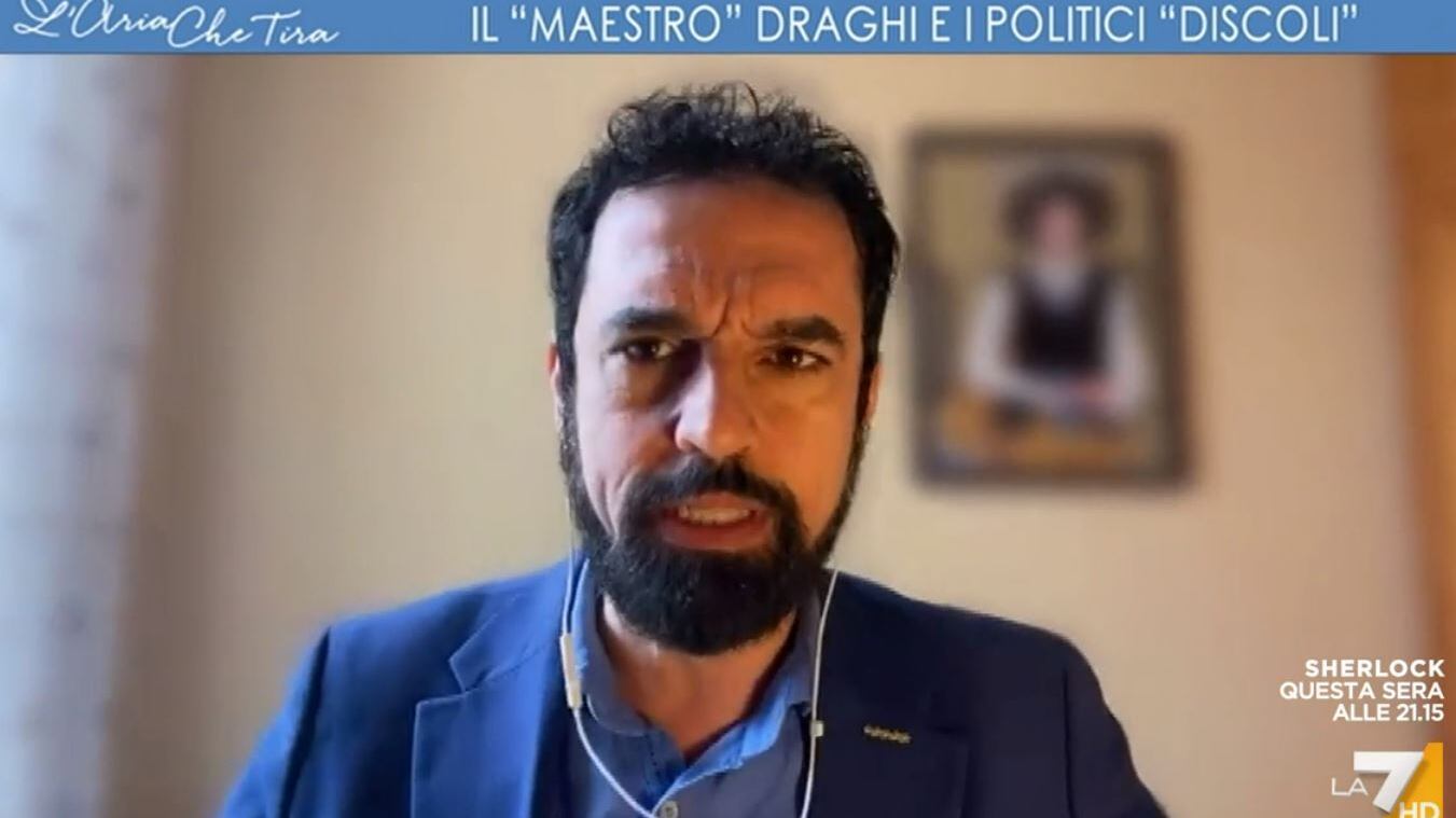 "Già che scrive...", "E la pancia?": rissa Calenda-Giarrusso