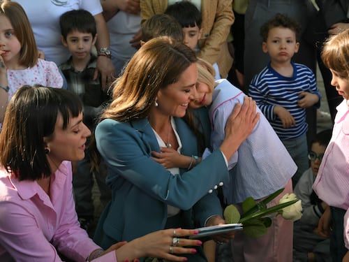 “Chiamatemi Caterina”. Cosa c'è dietro il nome di Kate Middleton e la surreale controversia con Re Carlo