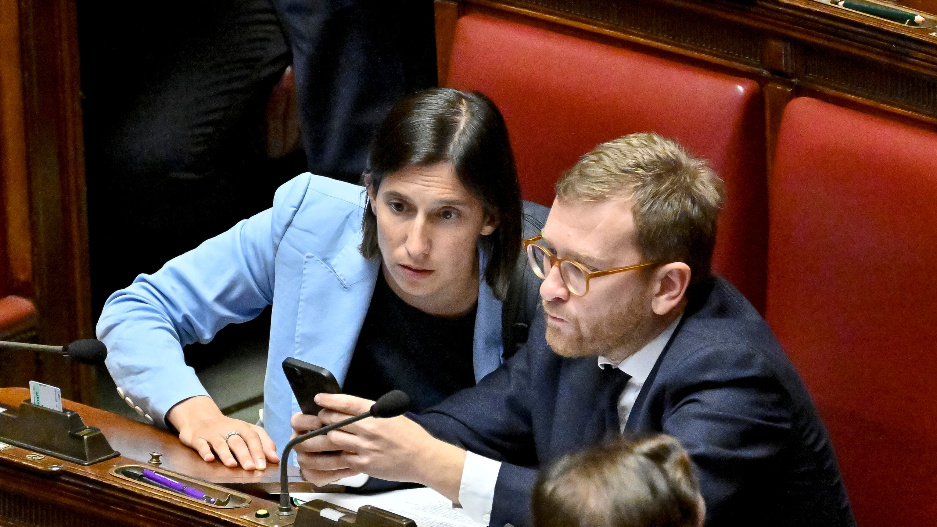 E loro si dividono. L'estrema sinistra non vota il testo della maggioranza contro Hamas