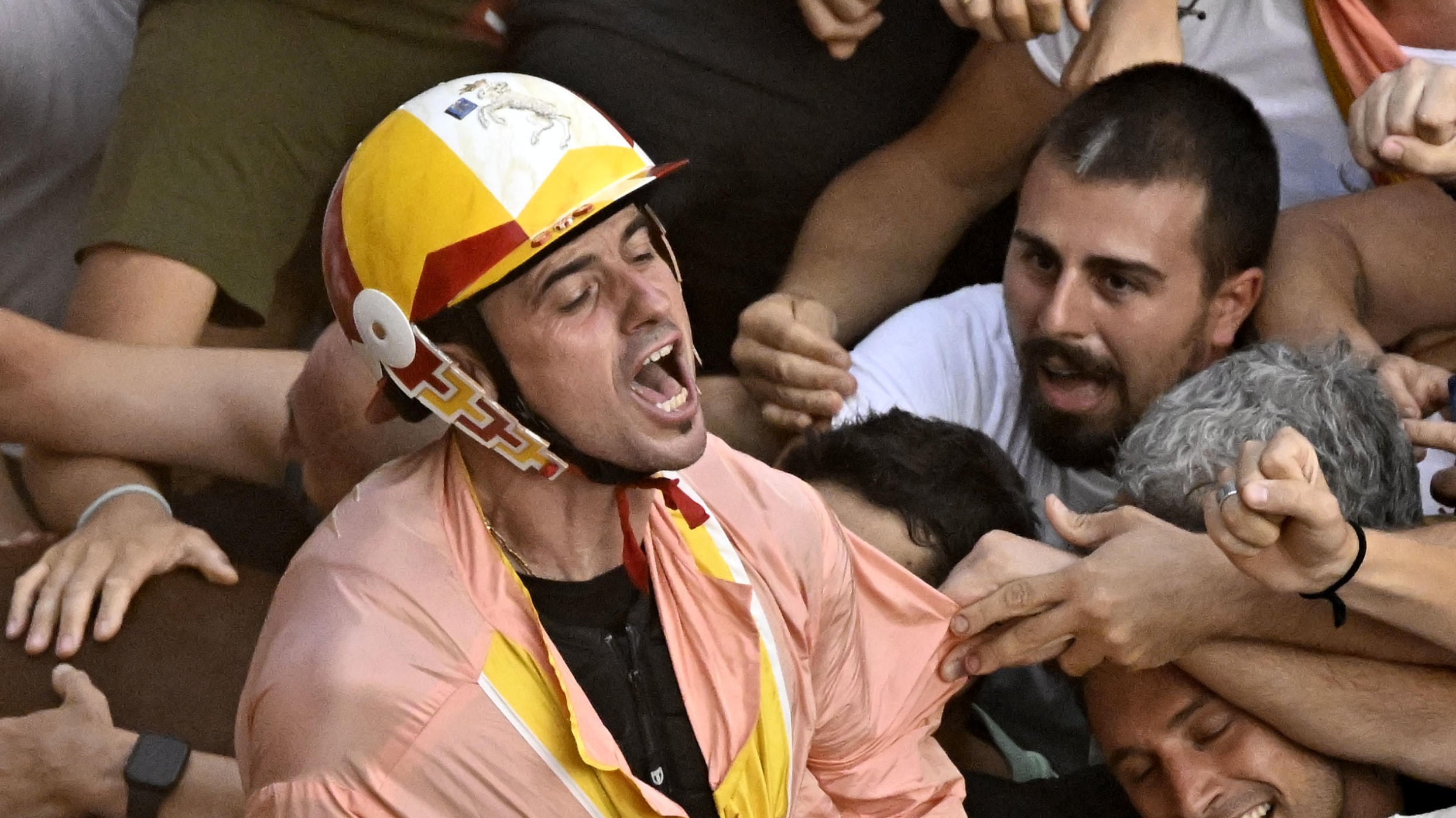 La contrada del Valdimontone conquista il Palio di Siena. Trionfa Gingillo su Anda e Bola