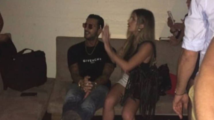 Corona beccato con un'altra, ecco chi è la ragazza misteriosa