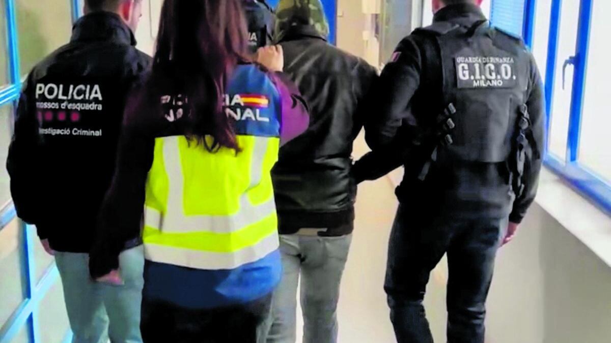 Narcotrafficanti arrestati: sequestrate Ferrari, armi e droga