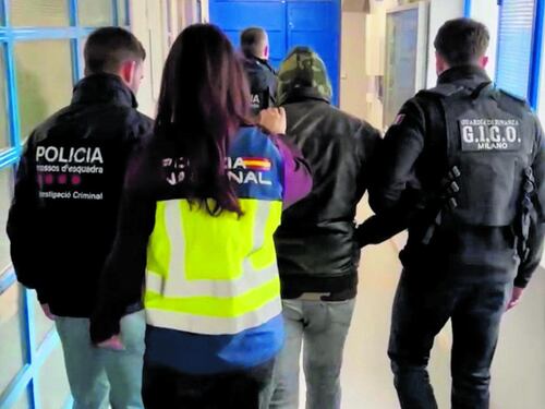 Narcotrafficanti arrestati: sequestrate Ferrari, armi e droga