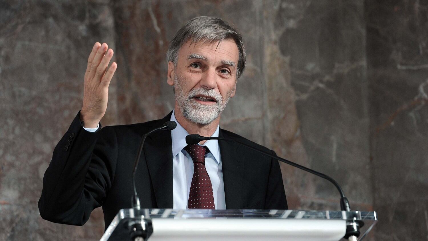 Delrio: "Conte, sei un pupazzo"