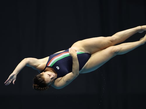 I tuffi di Chiara sono di bronzo. Che bellezza le donne d'Italia