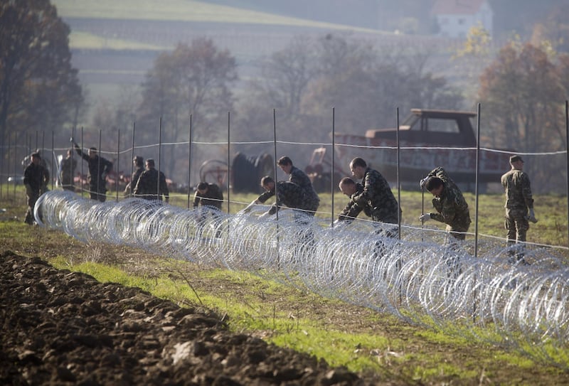 La Slovenia alza il muro 2