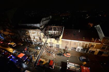 Crolla una palazzina a Torino, le immagini dell'incidente 9