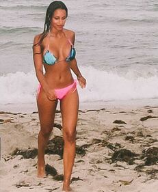 Fanny Neguesha sensuale in abito da sposa 8