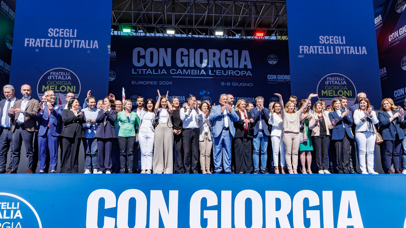 La sinistra esulta per due Regioni. Ma nei sondaggi FdI vola al 31,6%. E il M5S perde voti