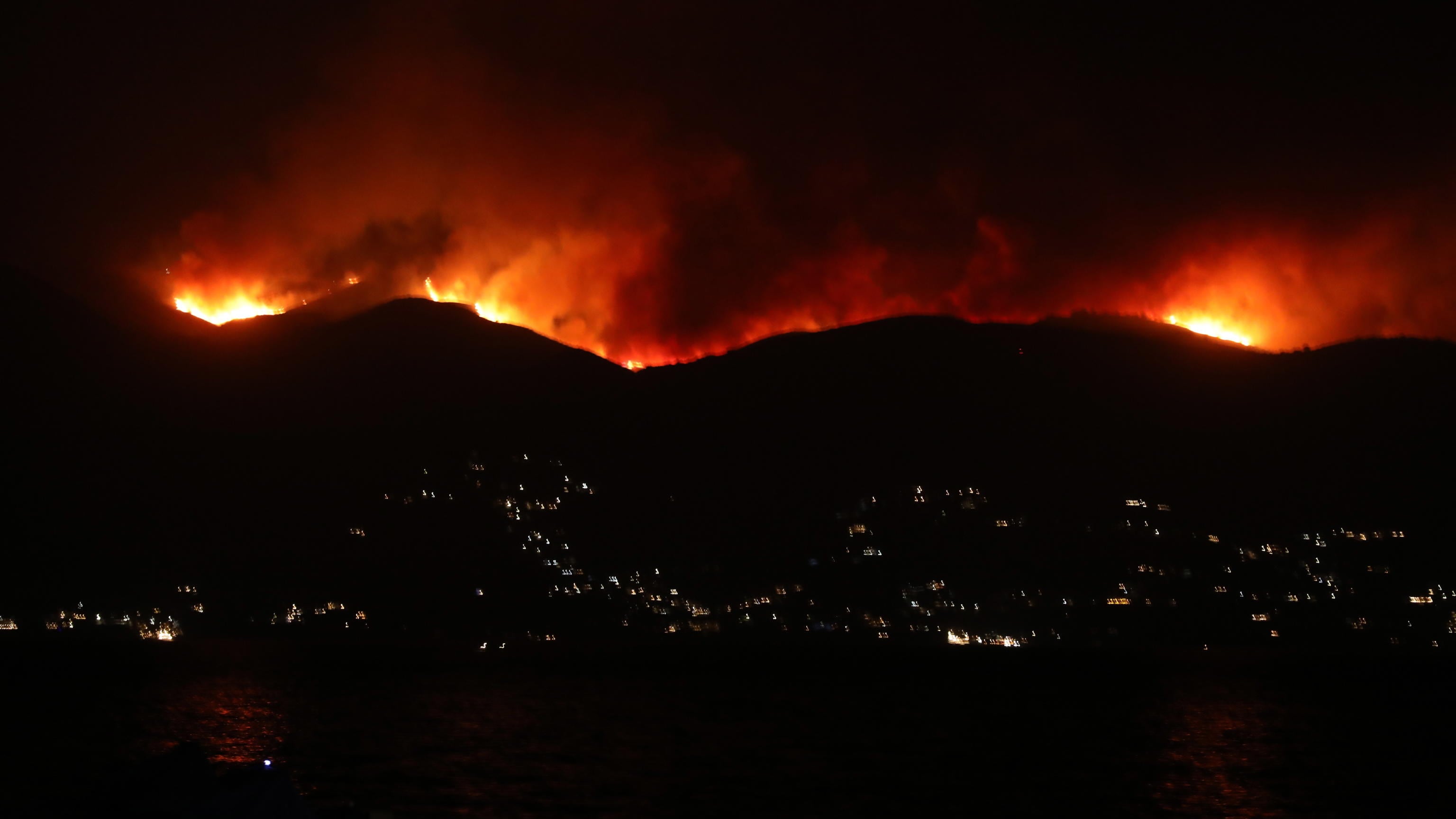 Dramma roghi a Palermo: quattro morti al sud. Scatta l'allarme diossina