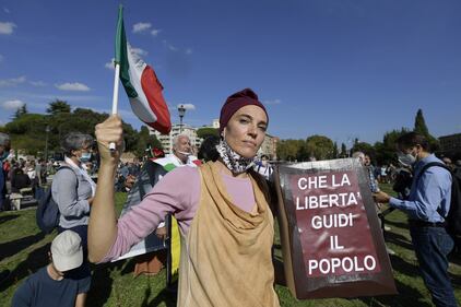 La manifestazione "no mask" oggi a Roma in Piazza San Giovanni 7