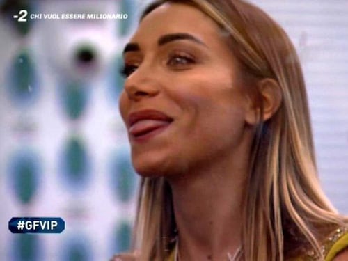 Elisa De Panicis a letto con Andrea Denver: la foto che scatena le polemiche sul web