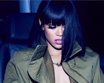 Rihanna fra cocktails, sigari e sci con le amiche 6